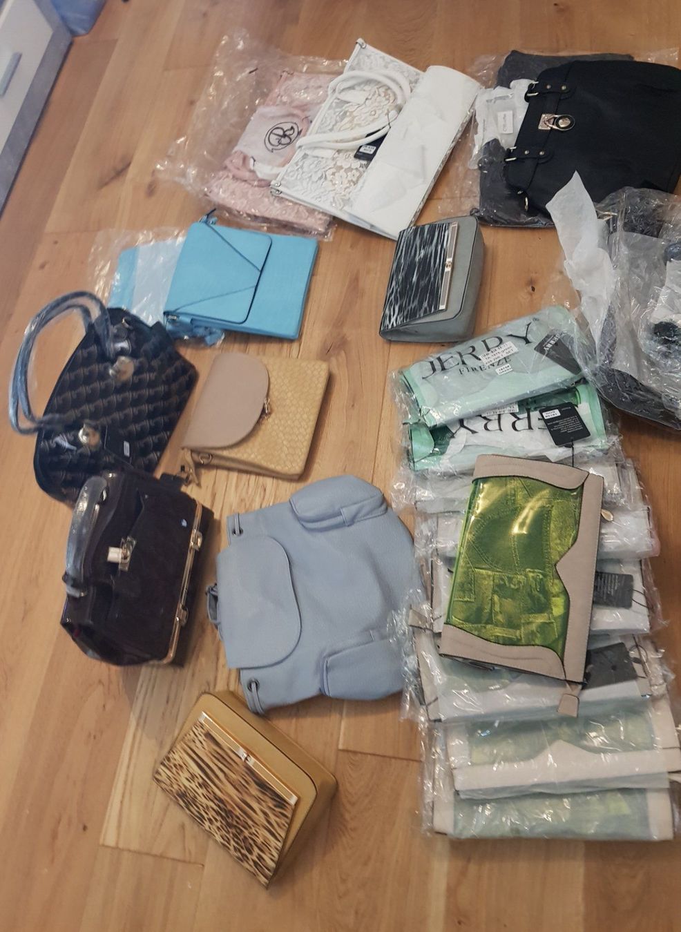 Borse da donna: Restposten 26 schöne Taschen! – Nuovo e nell'imballaggio originale da Lupfig venduto da Angel17 4