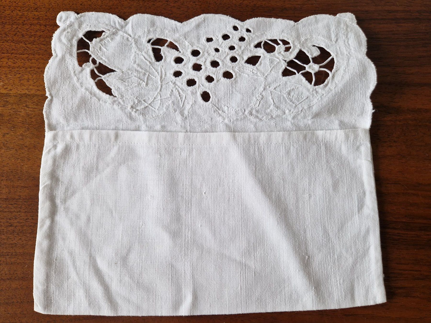 Bettwäsche: Serviettenetui Handbestickt – Gebraucht aus Bern von Antikbatik 2