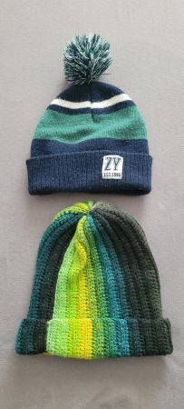 Deux Bonnet ZY EST 1996 & Bonnet tricot coloré