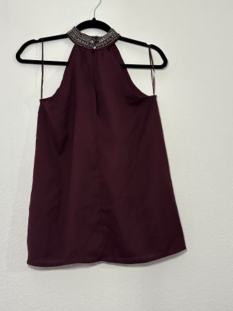 Bordeaux rotes Top mit Schmuck-Kragen