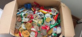 Verschiedene Medaillen und Orden über 5 Kilo