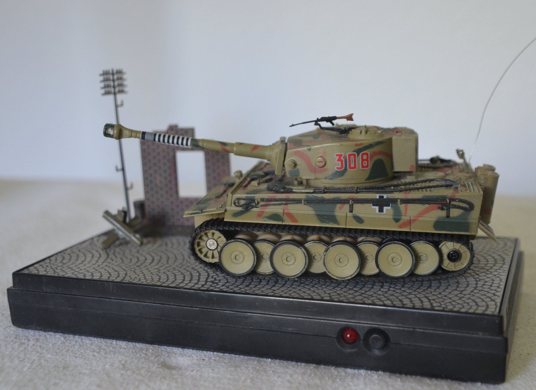 Modellismo RC: Tiger 1 Tank RC – Difettoso da Collonges venduto da arashee 2