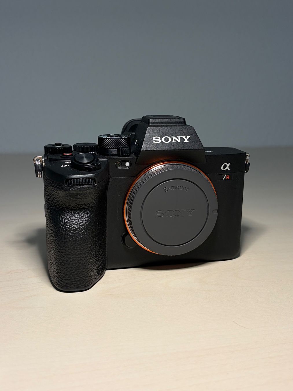 Sony Fotocamera: Sony Alpha 7R V Kit – Nuovo (secondo la descrizione) da Tafers venduto da Florent_Elshani
