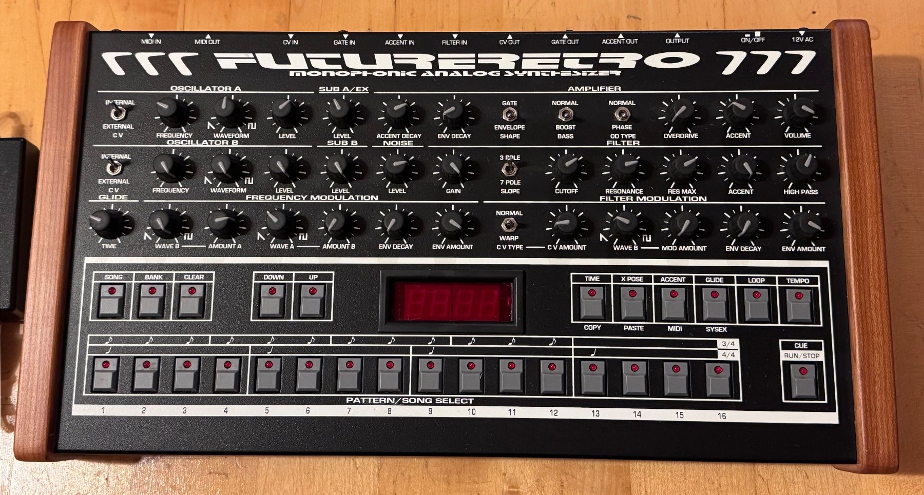 Instruments de musique: Future Retro 777 Original Version von 1997 – D'occasion à Unterengstringen par NOISE 1