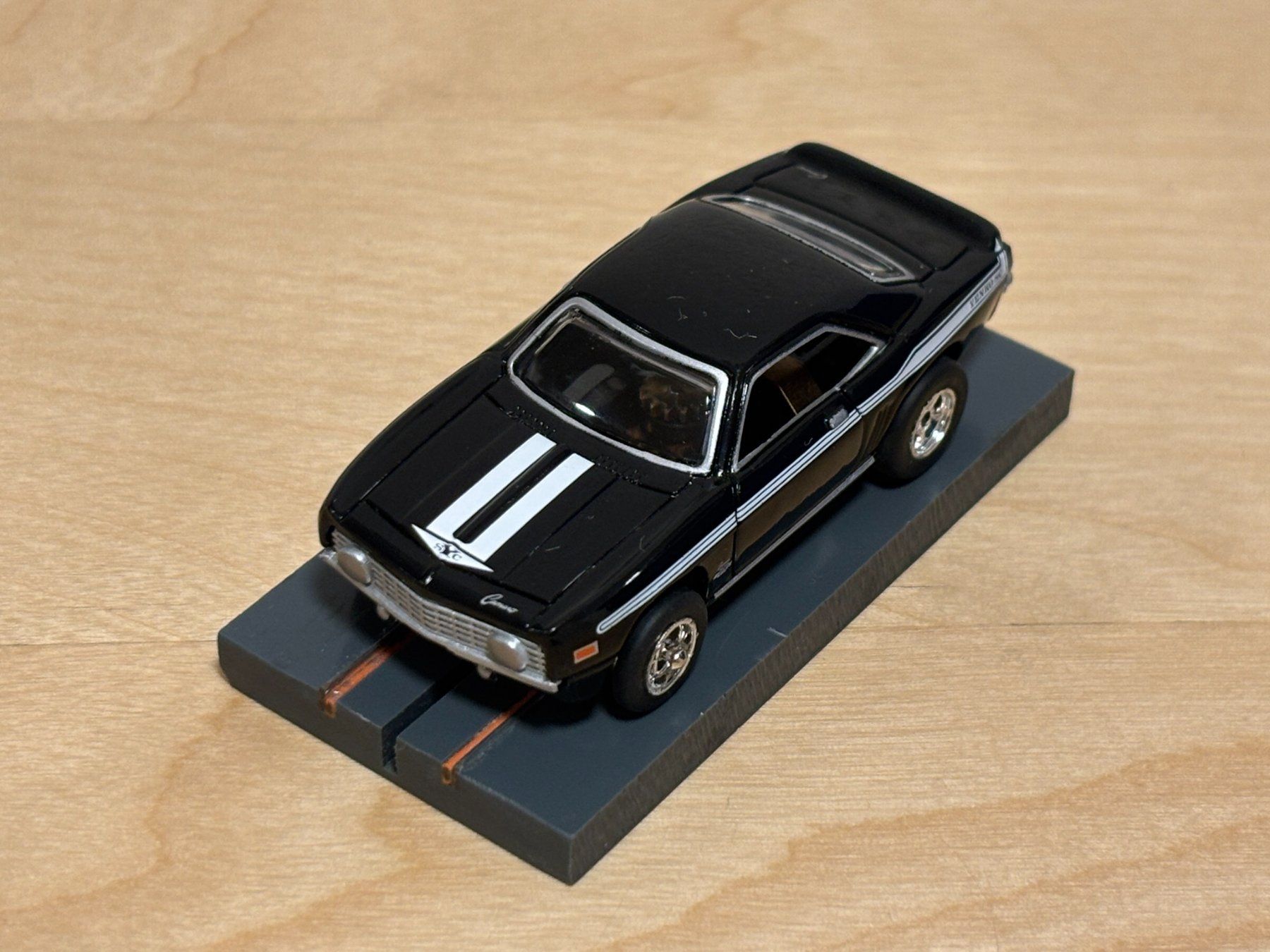Circuits: Johnny Lightning Yenko Camaro schwarz – Neuf (Voir description) à Bülach par h0slotch