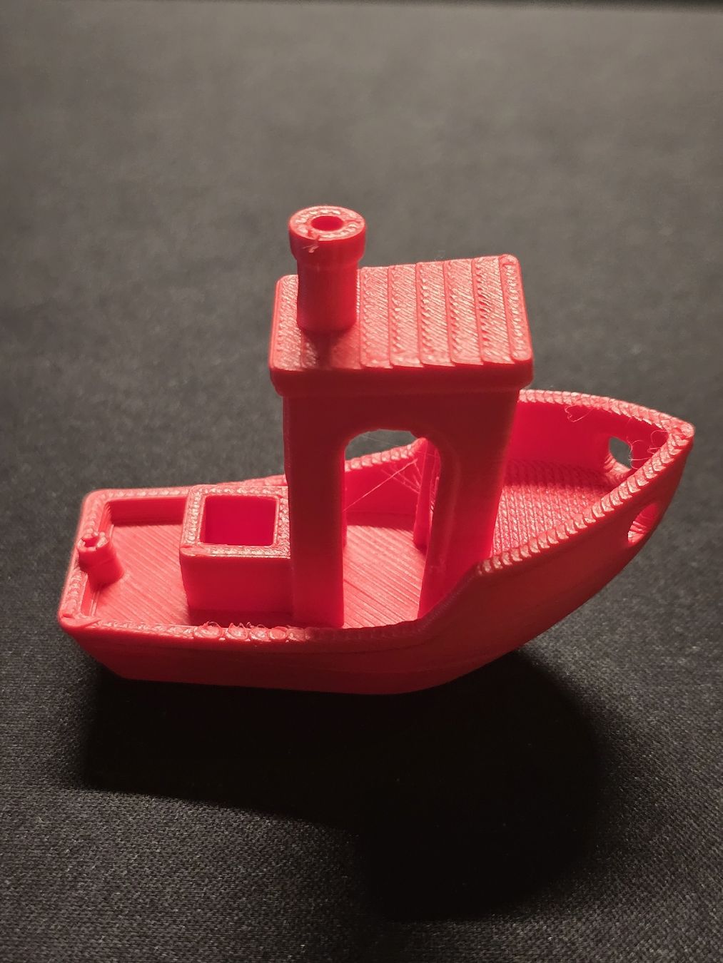 Giocattoli: Benchy aus rotem PLA – Nuovo (secondo la descrizione) da Wilen b. Wollerau venduto da M.S.007 3