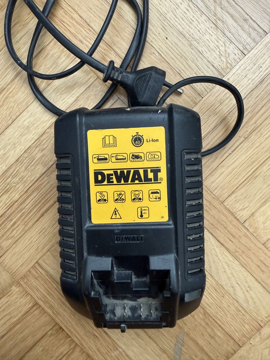 Dewalt Caricatori & Batterie: Dewalt Ladegerät DCB100 – Usato da St. Gallen venduto da besi97