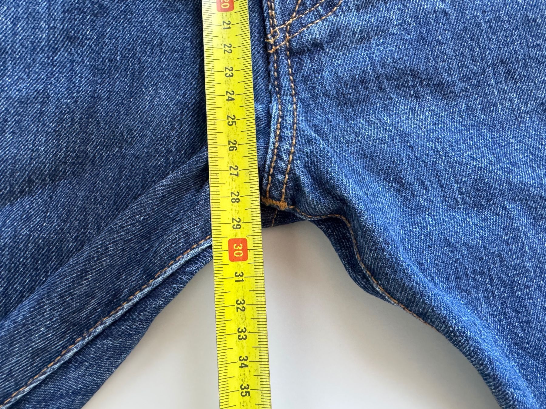 Levi's Jeans: Levis 501 denim W36 L32 from 2016 Red Tab – Usato da Neuchâtel venduto da _Easy_to_Find_ 7