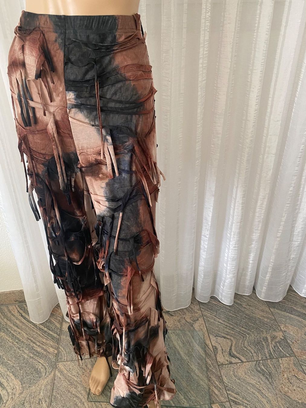 Pantaloni: flippige Schlaghosen mit Fransendetail, M/L – Nuovo e nell'imballaggio originale da Winkel venduto da ferrari2022 2