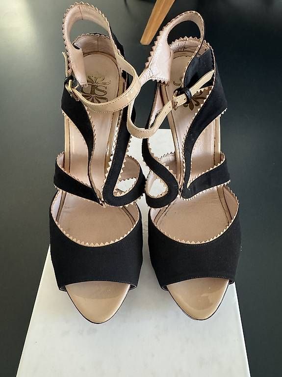 Damenschuhe: Schöne High Heel Sandalen mit Nude-Elementen – Gebraucht aus Zürich von danamihaela12