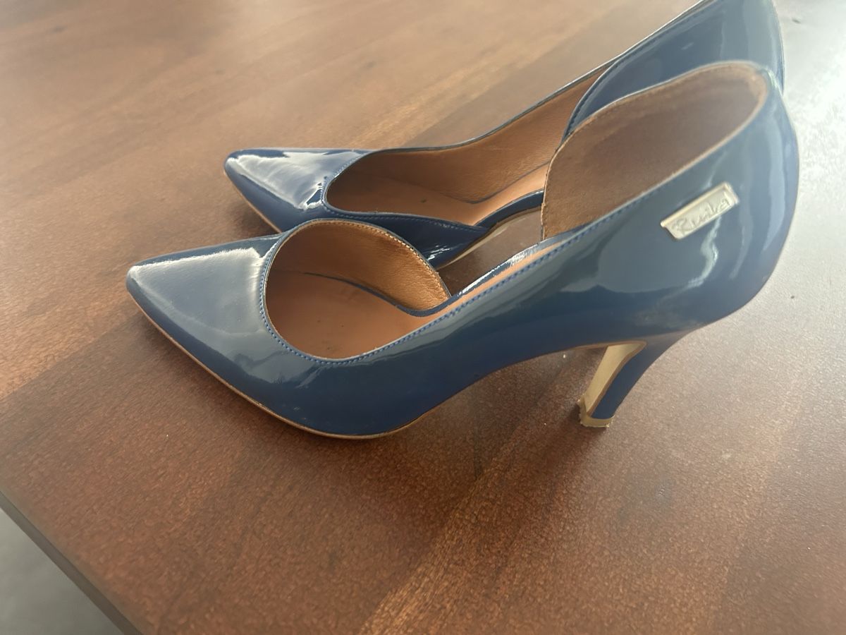 Scarpe da donna: Escarpins bleus vernis taille 37 marque  Ruika  état – Usato da Ried (Muotathal) venduto da Tardiana