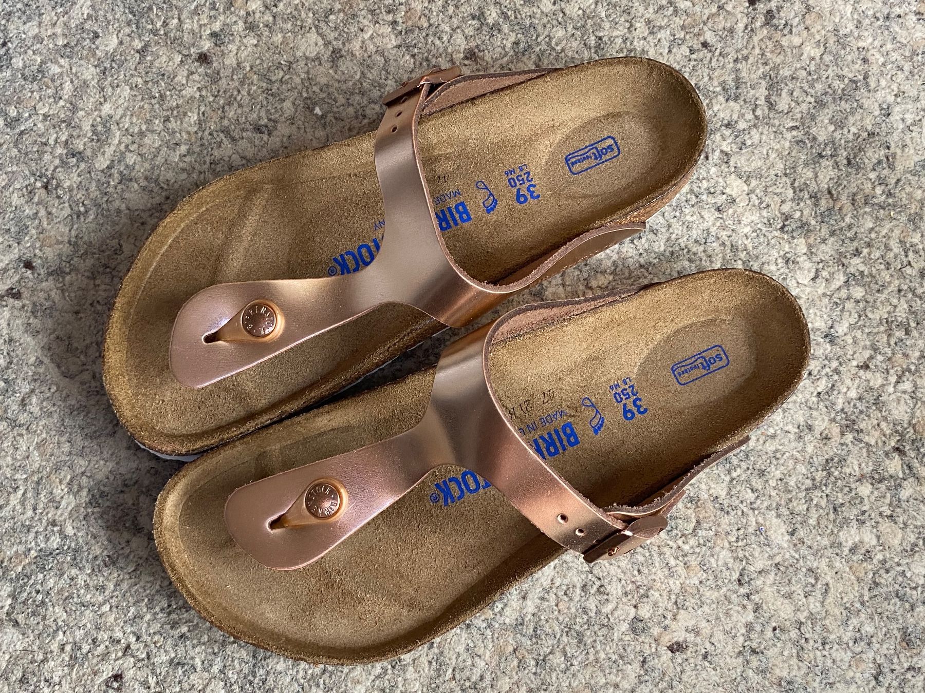 Birkenstock Scarpe da donna: Birkenstock Gizeh Copper mit Weichfussbett, Gr. 39 – Usato da Wattwil venduto da edel88 1