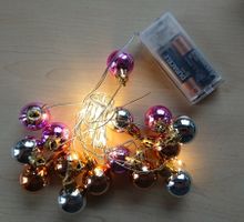 Lichterkette mit 15 Kugeln, 2m, 20 LED, 2 Batterien - NEU