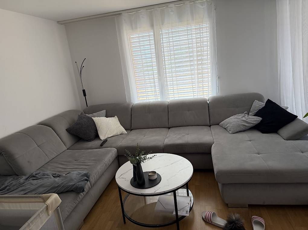 Divani: Großes U-Sofa in Hellgrau mit Schlaffunktion  CHF 1600. – Usato da Wünnewil venduto da ama_t2fv 4