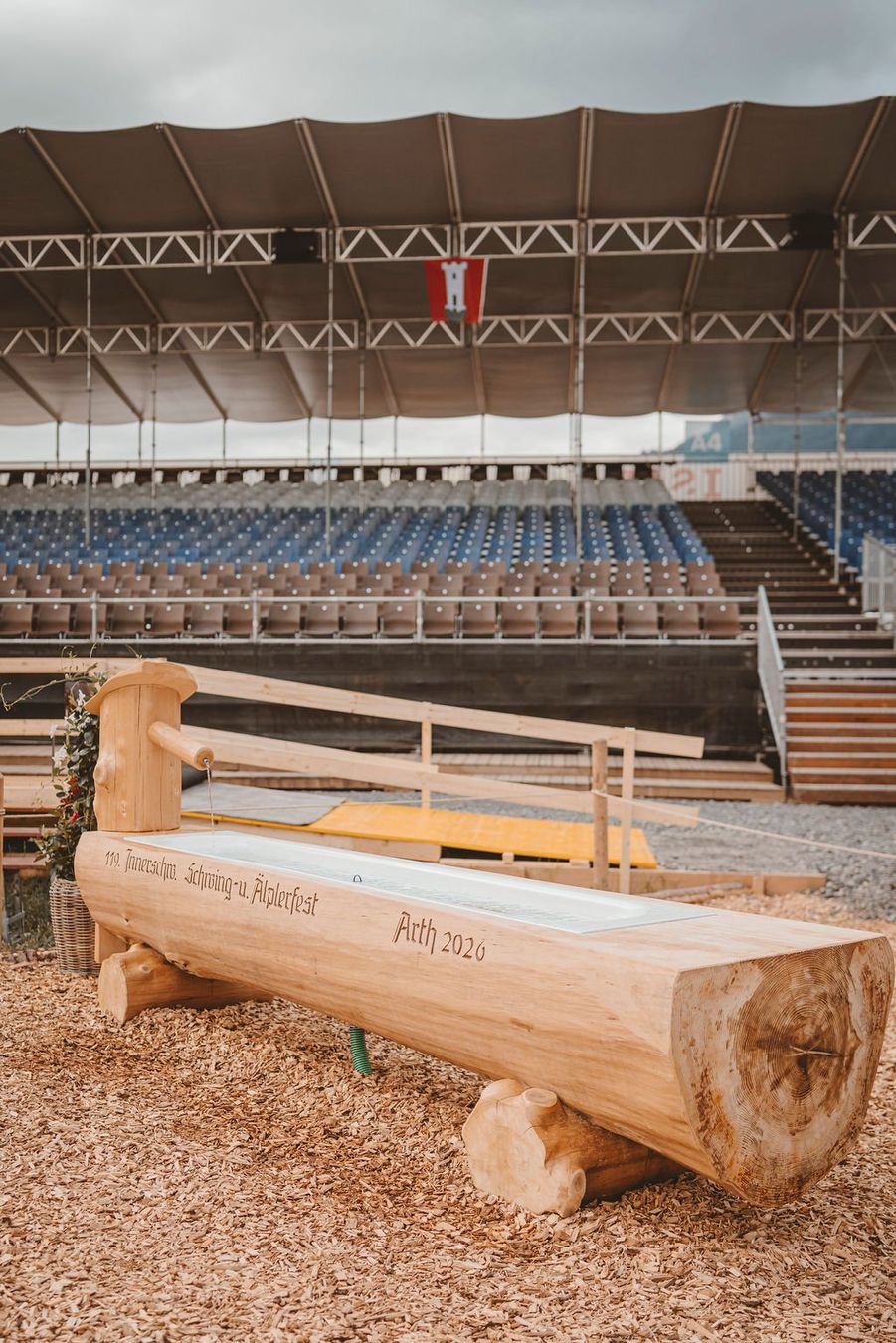 Teiche & Zierbrunnen: Brunnentrog; Tribüne A-B; ISAF 2026 Arth – Neu (gemäss Beschreibung) aus Goldau von med_s5d8 1