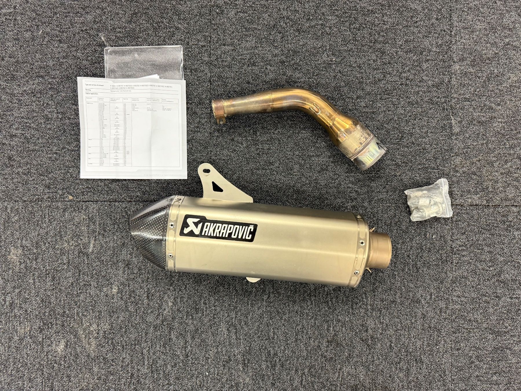 Tutti pezzi di ricambio per scooter: Piaggio Vespa Auspuff Akrapovic – Usato da Seuzach venduto da kat_5qwy
