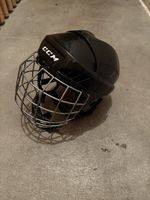 CCM Eishockeyhelm mit FM 40 Gitter – Schwarz