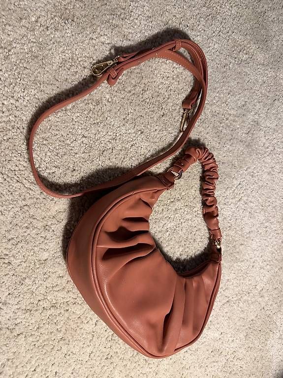 Borse da donna: Trendige Halbmond-Umhängetasche  Altrosa – Usato da Meggen venduto da mar_rb27