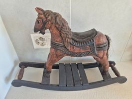 Decoration Cheval à bascule en bois sculpté  ancien