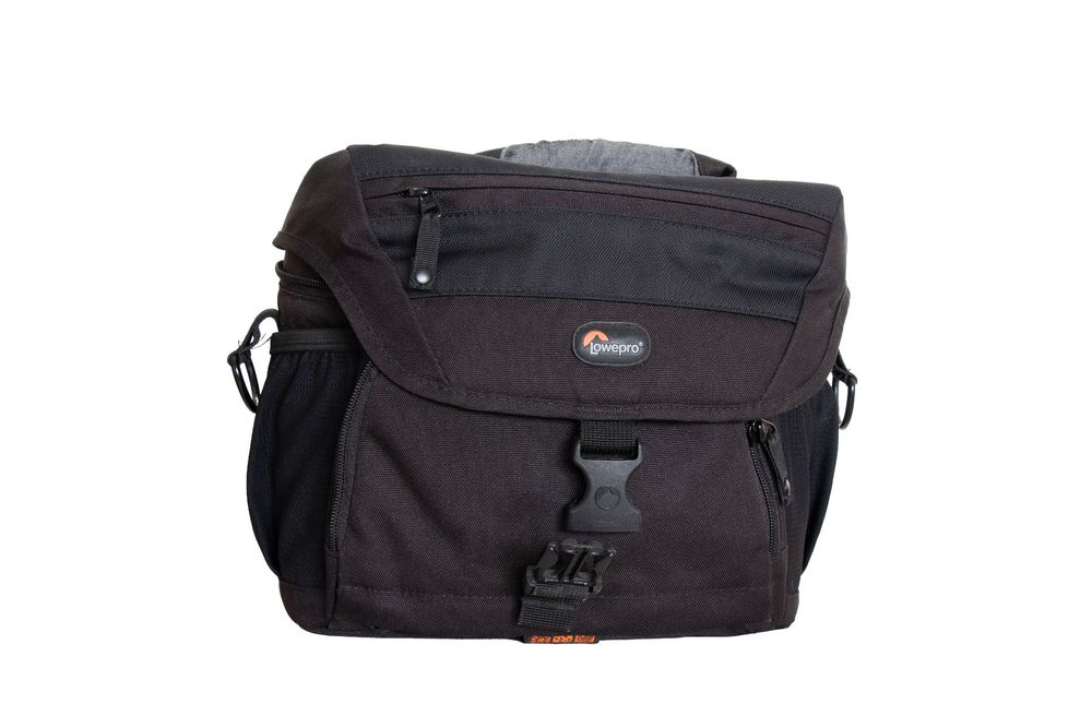 USA Gear DSLR Kamerarucksack – Mit Laptopfach (bis 43,18 Cm), Wasserdichter Abdeckung, Stativhalter & Verstellbaren Fächern