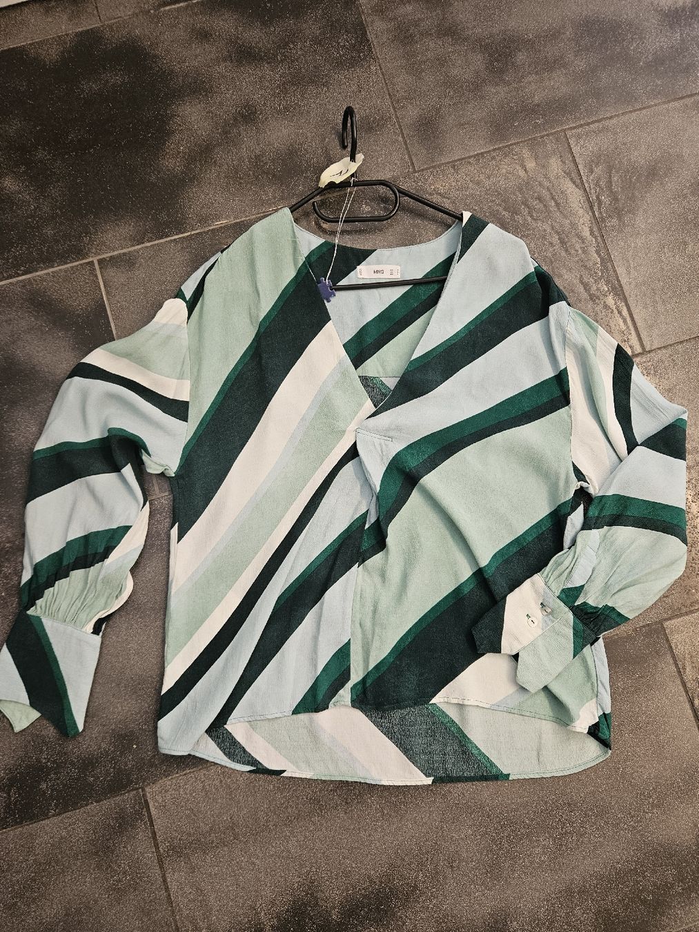 Mango Camicette: Mango Bluse mit grünen Streifen,  Grösse M – Nuovo (secondo la descrizione) da Ormalingen venduto da nomolnoi 4