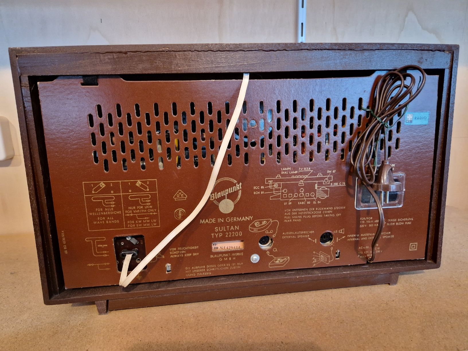 Blaupunkt Radio: BLAUPUNKT SULTAN Typ 22200 – Usato da Einsiedeln venduto da Radiofreund 1
