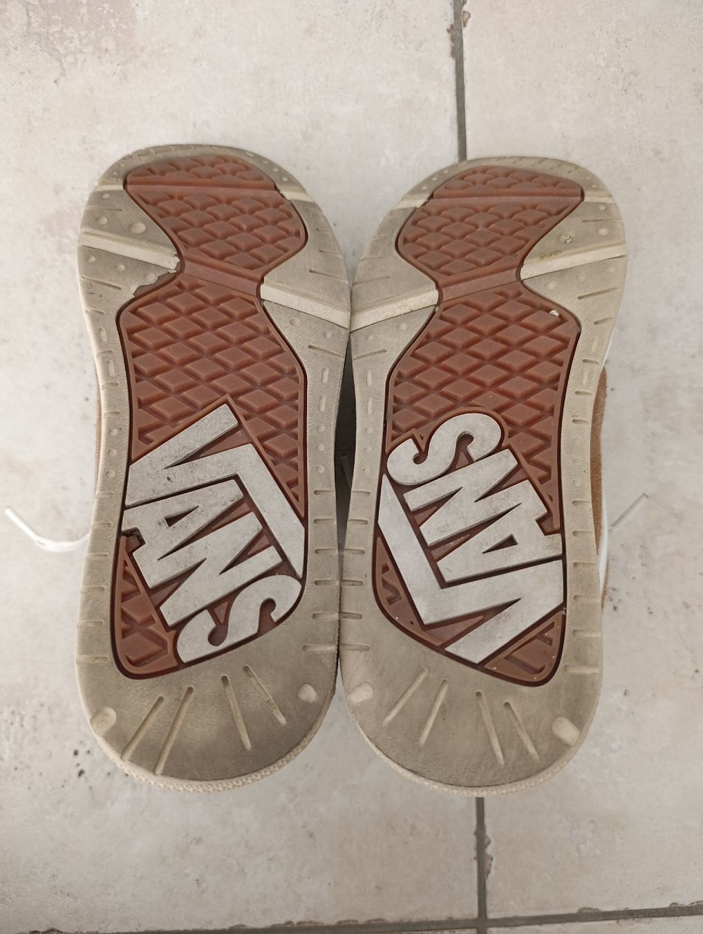 Vans Scarpe da uomo: BASKETS VANS CUIR BRUN CLAIR 38 – Usato da Sierre venduto da shirley04 5