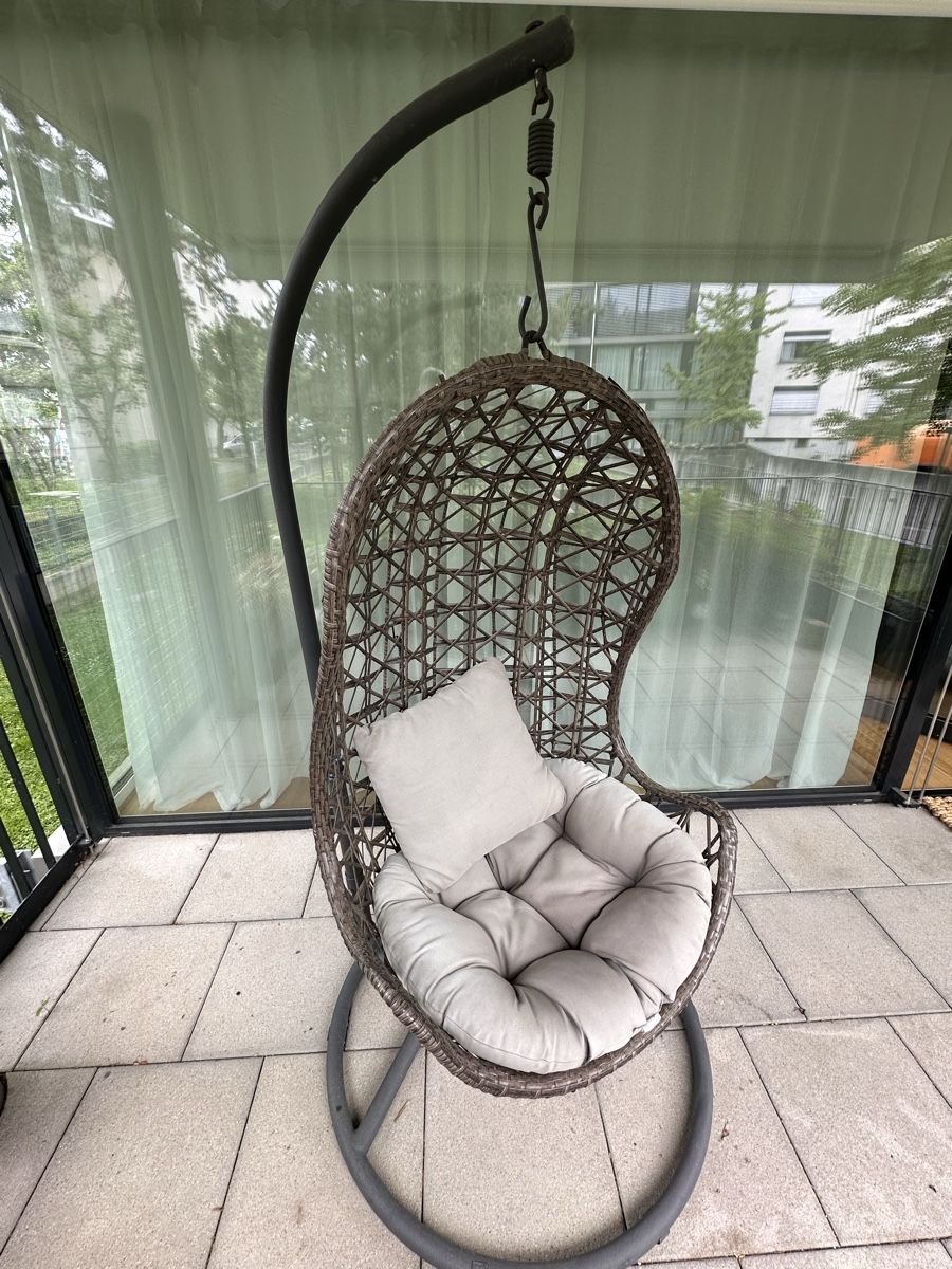 Poltrone pensili da giardino: Hängesessel mit Ständer und Kissen – Usato da Allschwil venduto da MB4123