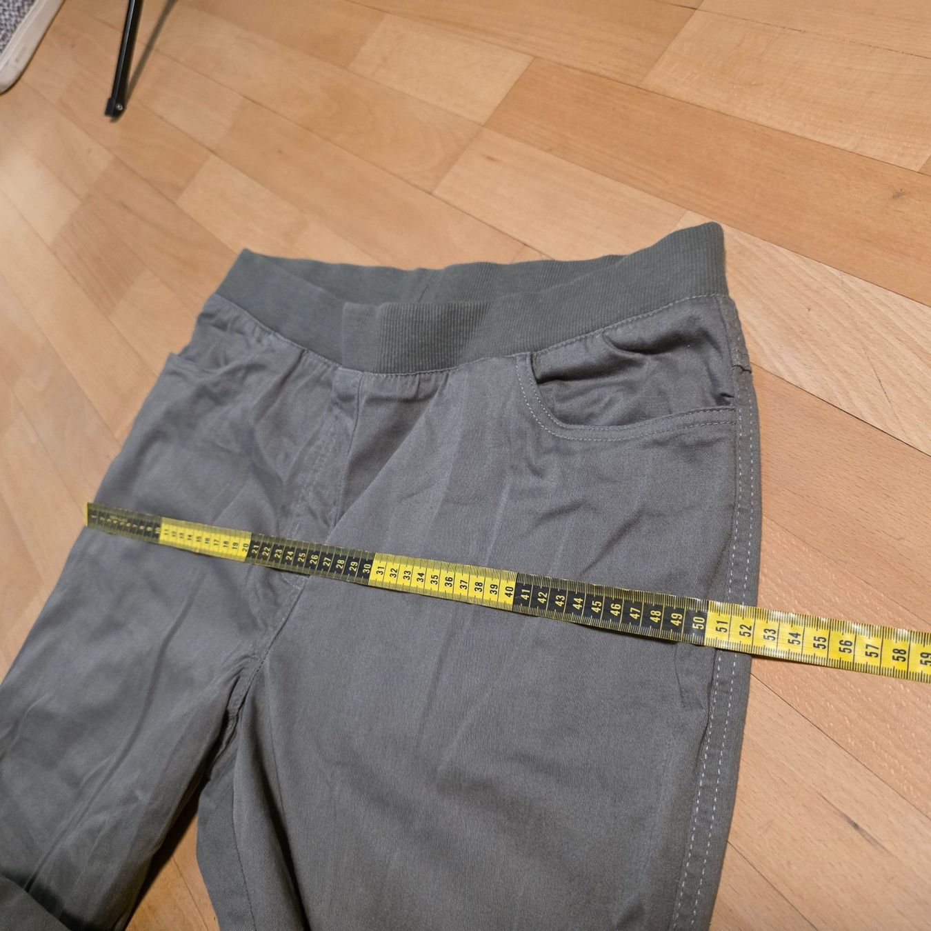 Pantaloni: Olivgrüne Hose Gr. 44 neuwertig – Usato da Wald ZH venduto da CapLux 6