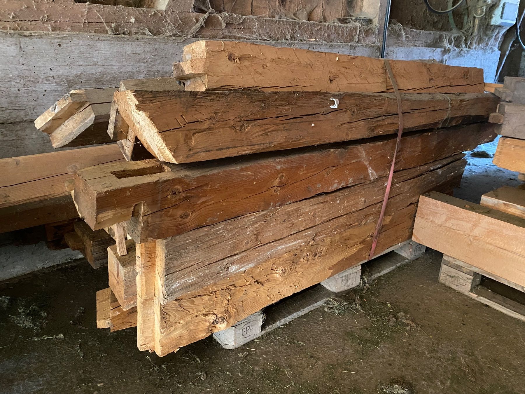 Articoli in legno: Altholzbalken – Usato da Nesslau venduto da sve_9c75