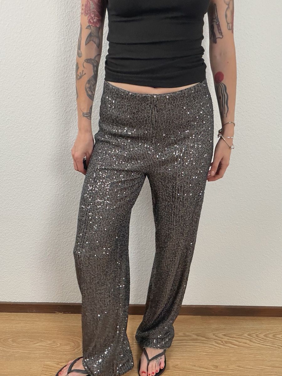H&M Pantaloni: Sparkly Sequined Wide Leg Pants  – Usato da Knonau venduto da Grapesvintage 1