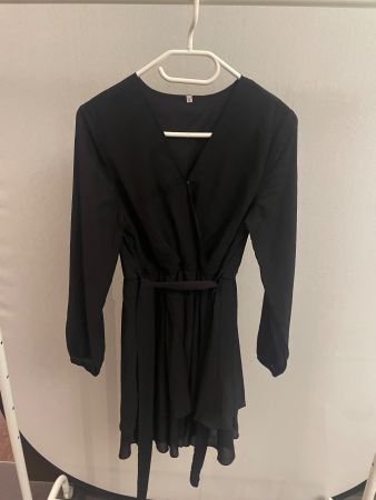 Schickes, kurzes, schwarzes Kleid - ideal für den Herbst!