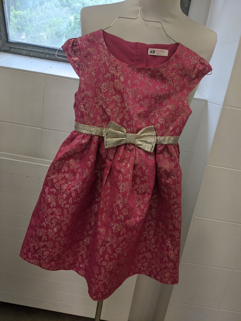 H&M Vestiti & Gonne: mädchen festkkleid GR 128 – Usato da Langnau am Albis venduto da Judithsebi