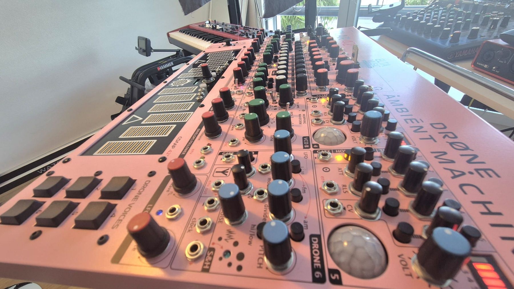 Musikinstrumente: Synthesizer SOLAR 42F Pink – Gebraucht aus Geuensee von Suisse.21 2