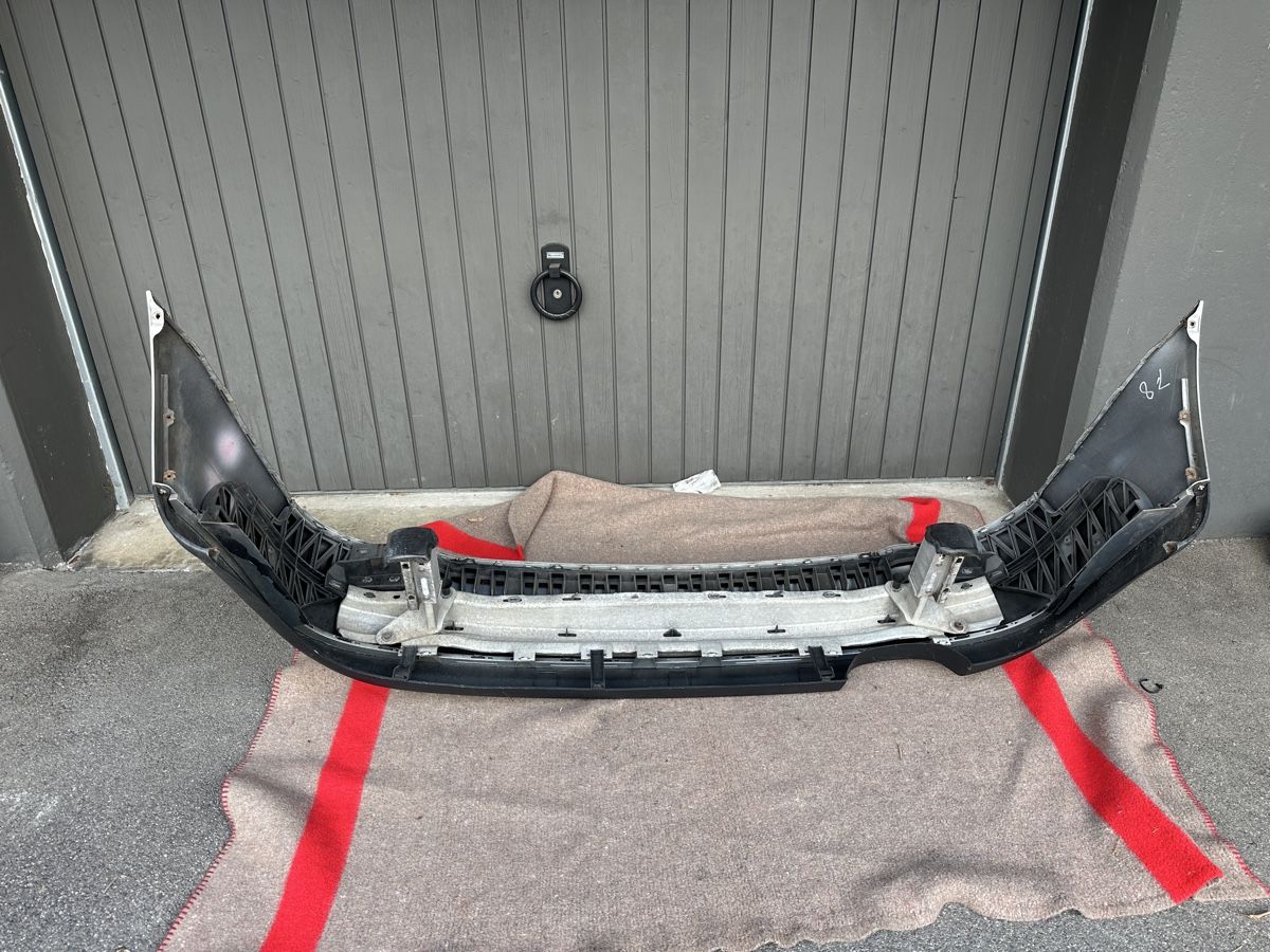Audi Tutti pezzi di ricambio auto: Heckstossstange A4 B5 Limo Facelift – Usato da Zug venduto da Fredi_he 3