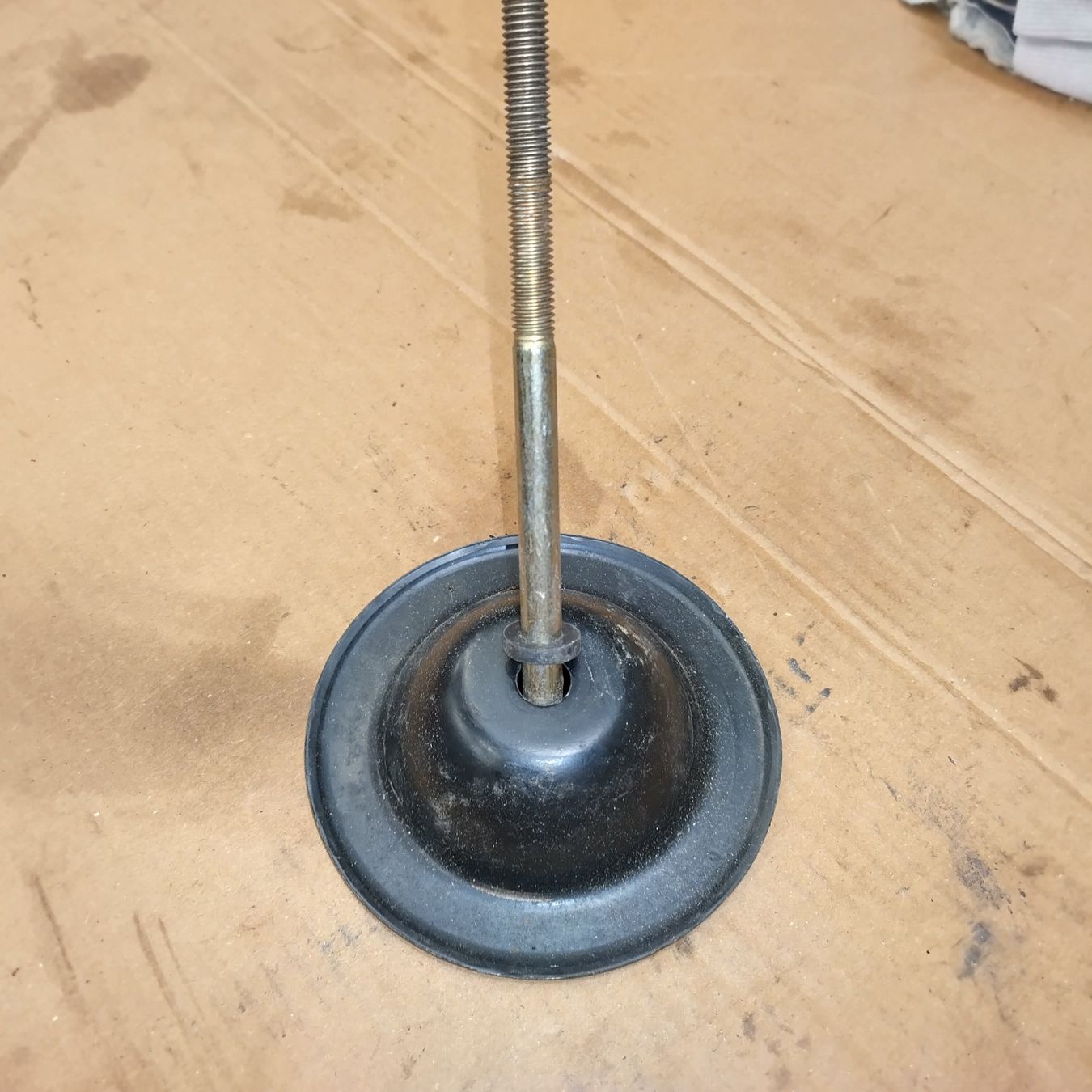 Supporti a parete: Reserveradbefestigung Mercedes 107 – Usato da Buttikon SZ venduto da Norbi-99