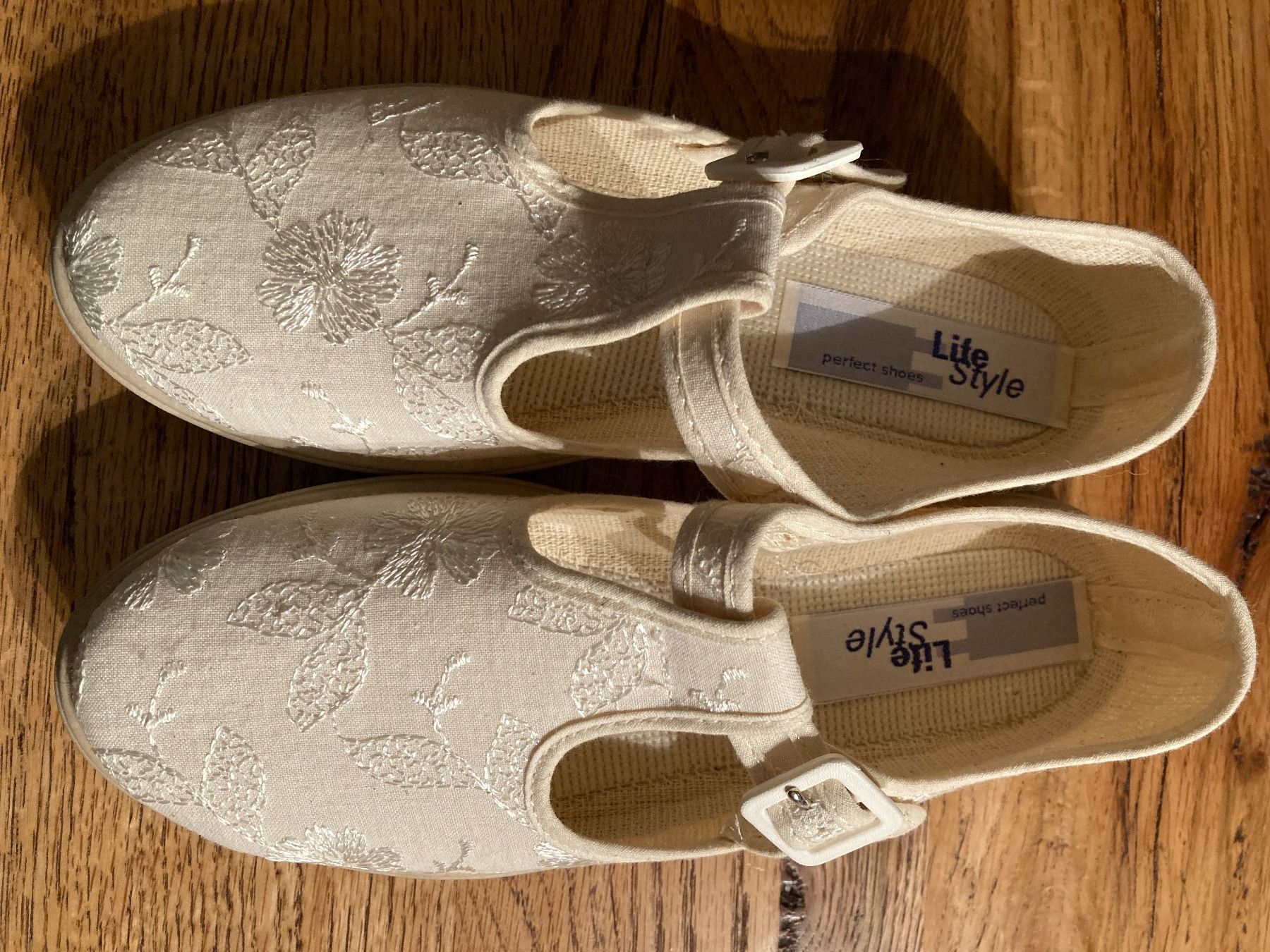 Scarpe da donna: Neue Freizeitschuhe Gr. 36 – Nuovo (secondo la descrizione) da Gossau ZH venduto da Roli1