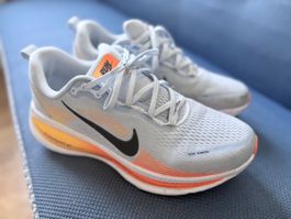 Nike Laufschuhe HM6803-404 grau orange Grösse 44.5