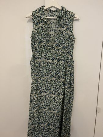 geblümtes Kleid 