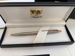 Kugelschreiber Caran d'Ache Madison silber gold mit Etui