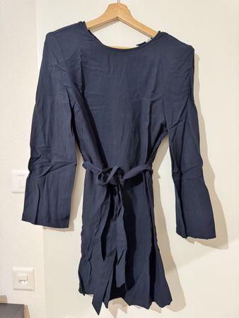 Robe courte bleu marine avec ceinture taille XS état neuf