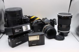 Nikon FE Set mit 2 Nikkor Objektiven & Zubehör