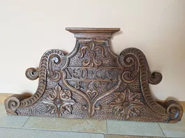 Fronton en chêne Suisse centrale 1707