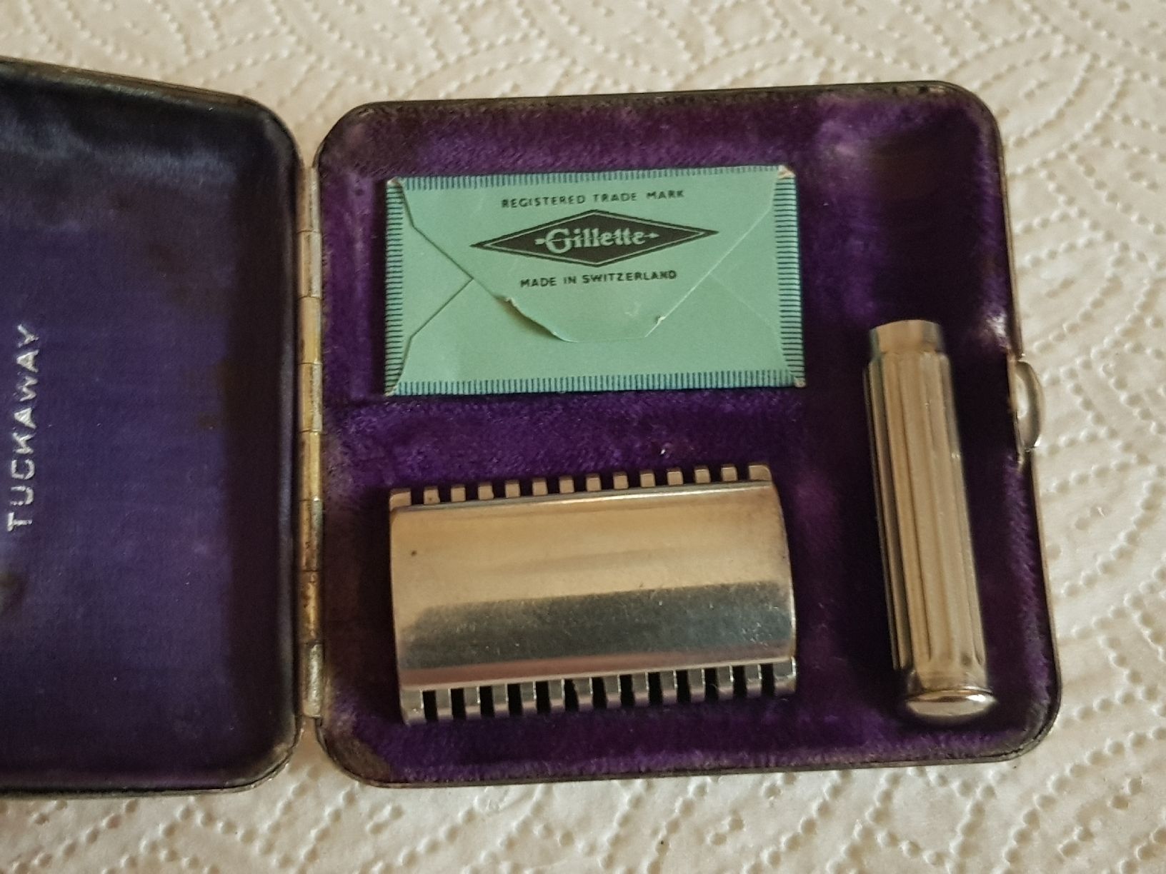 Gillette Rasoi & Lamette da barba: Set Gillette Tuckaway d'époque  – Usato da Genève venduto da BKYB 4