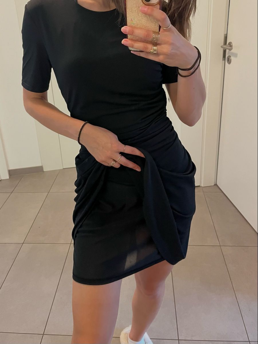 Robes: Robe élégante taille M – Neuf (Voir description) à Aigle par sow_m7gm 3