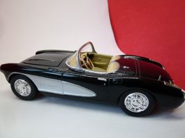 10. -- Corvette 1:24 Revell  Bausatz  %% Ausverkauf %%%