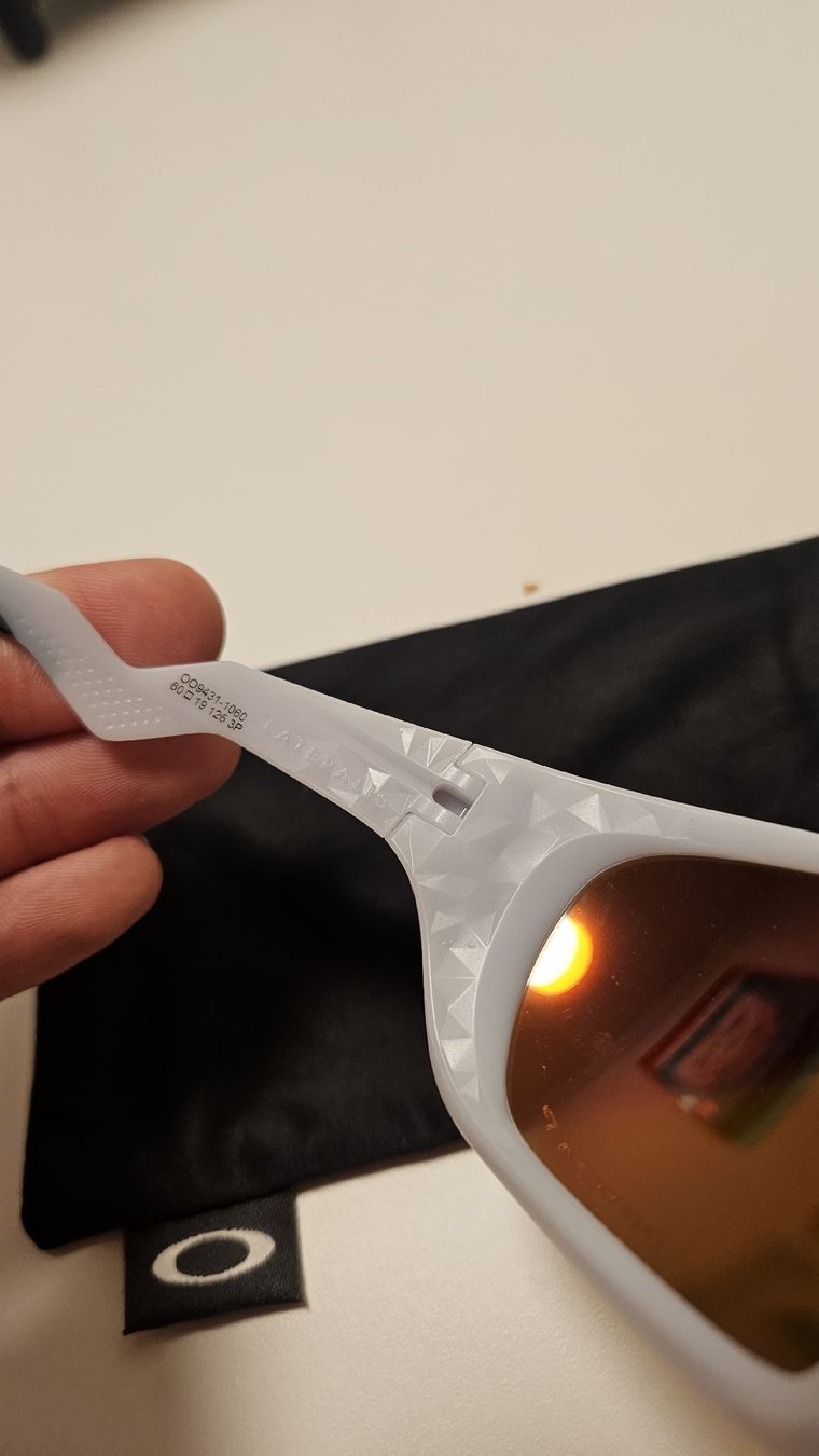 Oakley Brillen & Gläser: Oakley sunglasses  – Gebraucht aus Zürich von pet_5f6v 4