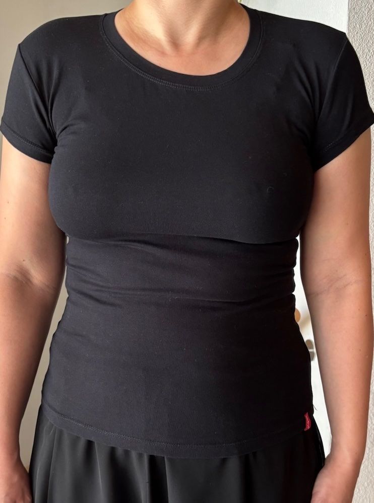 T-shirts: Schwarzes Damenshirt, Gr. M, BRIEF – D'occasion à Bassersdorf par TB01011