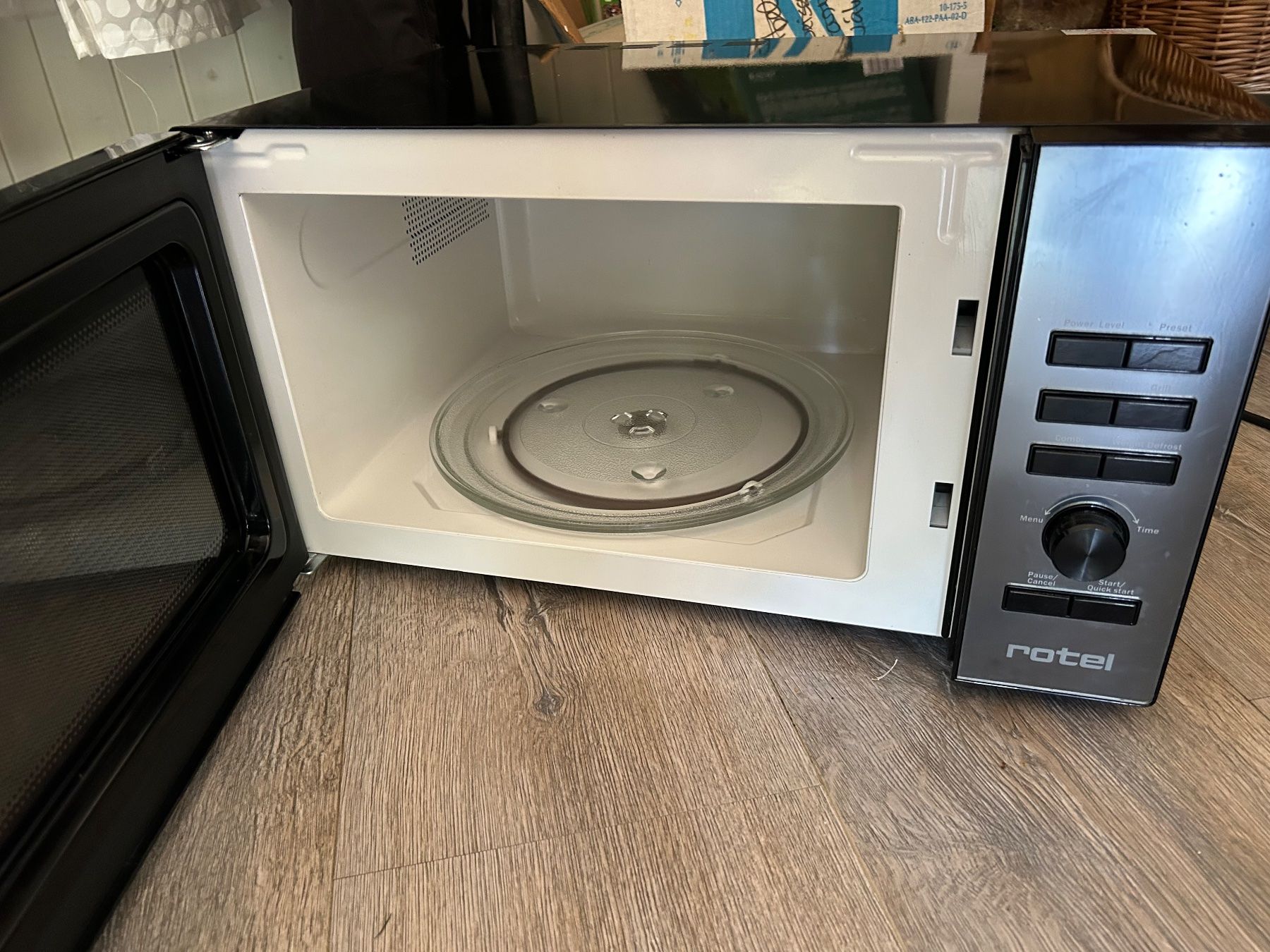 Rotel Appareils de cuisine: Rotel Mikrowelle – D'occasion à Pfungen par aga_w786 1
