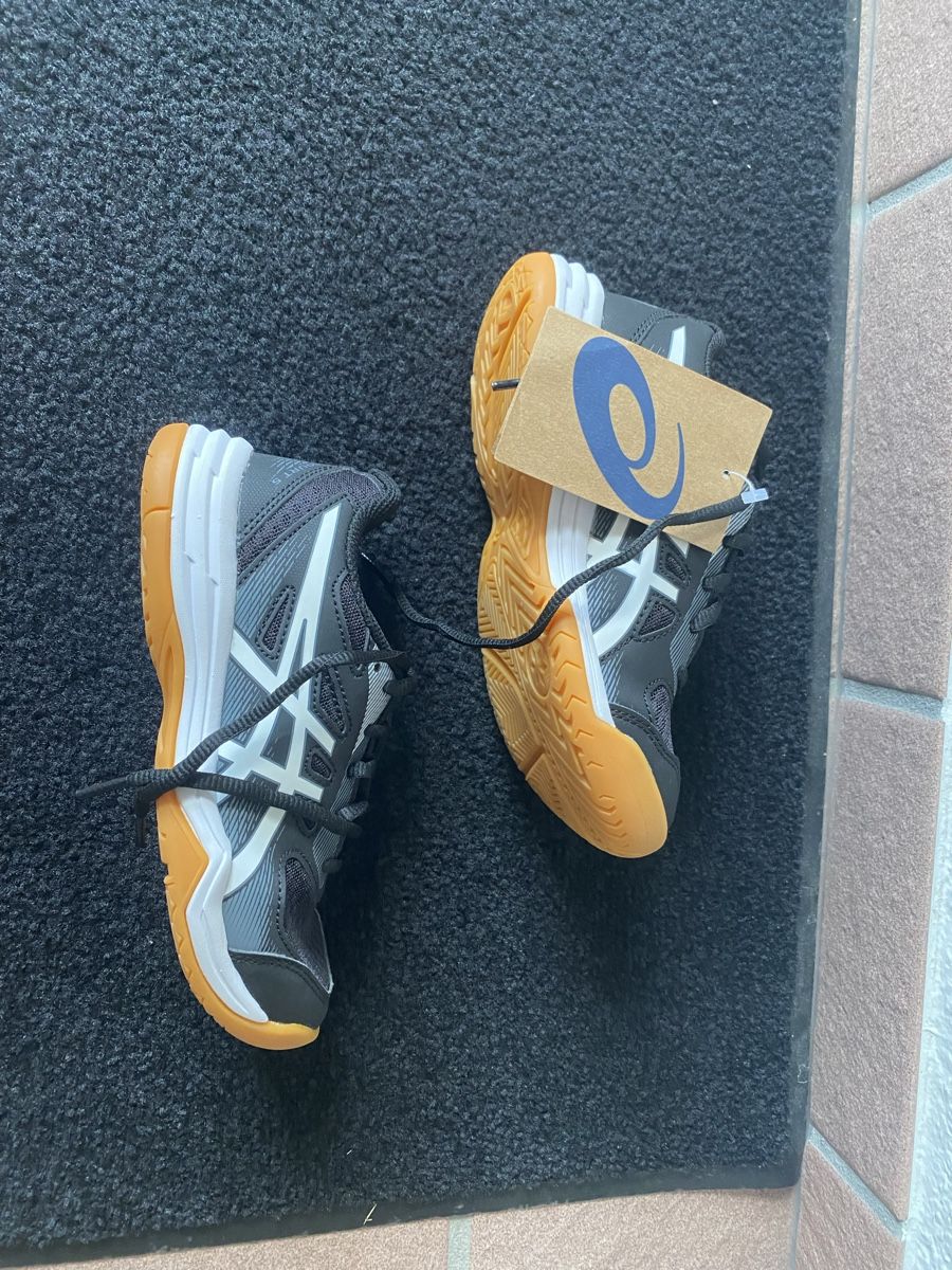 Asics Scarpe per ragazzi: Asics Sneakers Hallenschuhe neu 32.5 – Nuovo (secondo la descrizione) da Amriswil venduto da samettigerli
